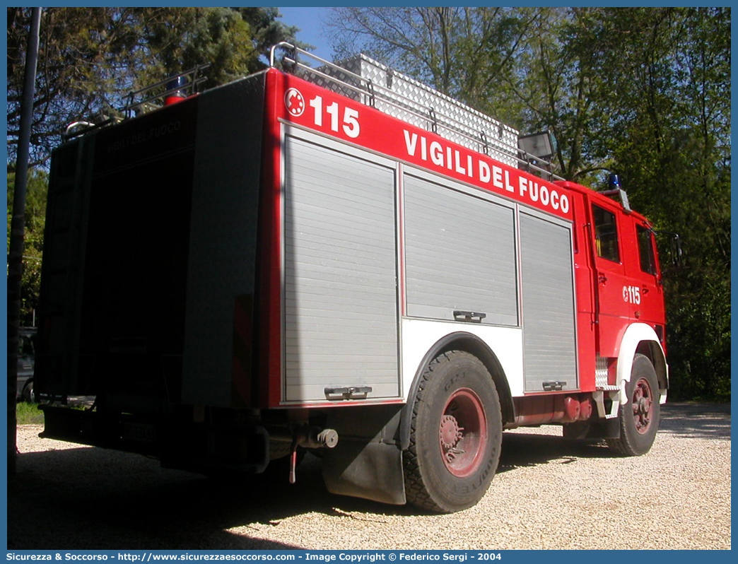 VF 13493
Corpo Nazionale Vigili del Fuoco
Iveco/OM 160
Allestitore Baribbi S.p.A.
Parole chiave: VVF;V.V.F.;Corpo;Nazionale;Vigili;del;Fuoco;AutoPompaSerbatoio;APS;A.P.S.;Iveco;OM;160;Baribbi