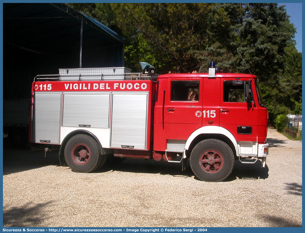 VF 13493
Corpo Nazionale Vigili del Fuoco
Iveco/OM 160
Allestitore Baribbi S.p.A.
Parole chiave: VVF;V.V.F.;Corpo;Nazionale;Vigili;del;Fuoco;AutoPompaSerbatoio;APS;A.P.S.;Iveco;OM;160;Baribbi