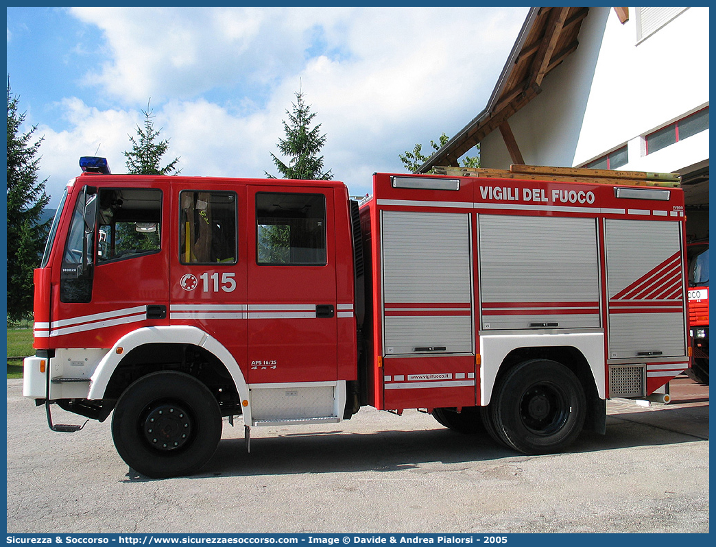 VF 22775
Corpo Nazionale Vigili del Fuoco
Iveco Magirus EuroFire
140E28 4x4 I serie
Parole chiave: VVF;V.V.F.;Corpo;Nazionale;Vigili;del;Fuoco;AutoPompaSerbatoio;APS;A.P.S.;Iveco;Magirus;EuroFire;140E28;4x4