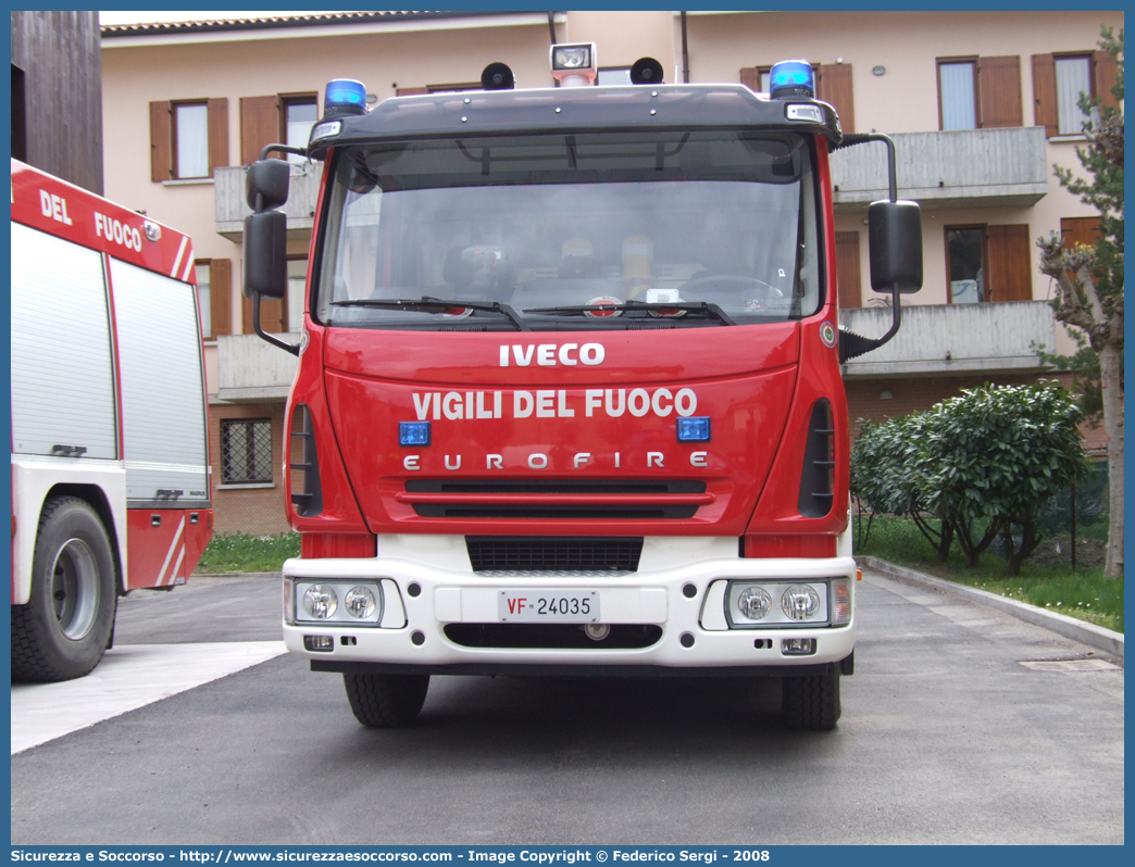 VF 24035
Corpo Nazionale Vigili del Fuoco
Iveco Magirus EuroFire
100E21 II serie
Parole chiave: VVF;V.V.F.;Corpo;Nazionale;Vigili;del;Fuoco;AutoPompaSerbatoio;APS;AutoPompa;Iveco;Magirus;EuroFire;100E21