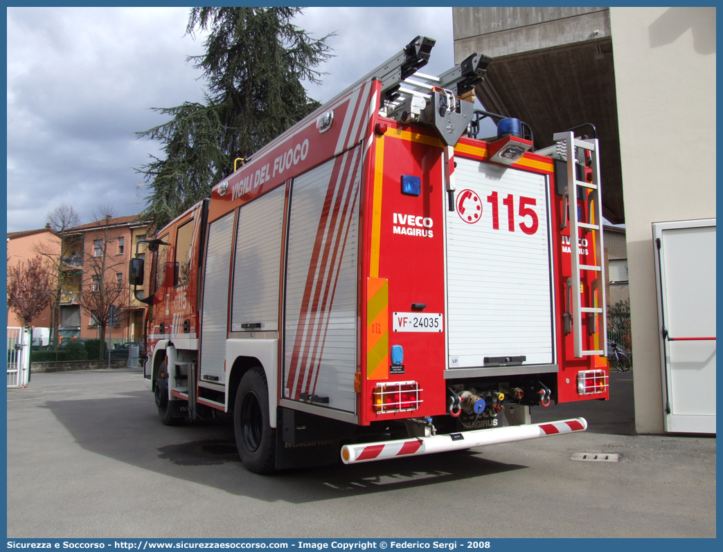 VF 24035
Corpo Nazionale Vigili del Fuoco
Iveco Magirus EuroFire
100E21 II serie
Parole chiave: VVF;V.V.F.;Corpo;Nazionale;Vigili;del;Fuoco;AutoPompaSerbatoio;APS;AutoPompa;Iveco;Magirus;EuroFire;100E21