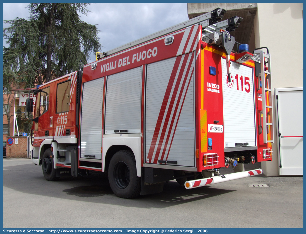 VF 24035
Corpo Nazionale Vigili del Fuoco
Iveco Magirus EuroFire
100E21 II serie
Parole chiave: VVF;V.V.F.;Corpo;Nazionale;Vigili;del;Fuoco;AutoPompaSerbatoio;APS;AutoPompa;Iveco;Magirus;EuroFire;100E21