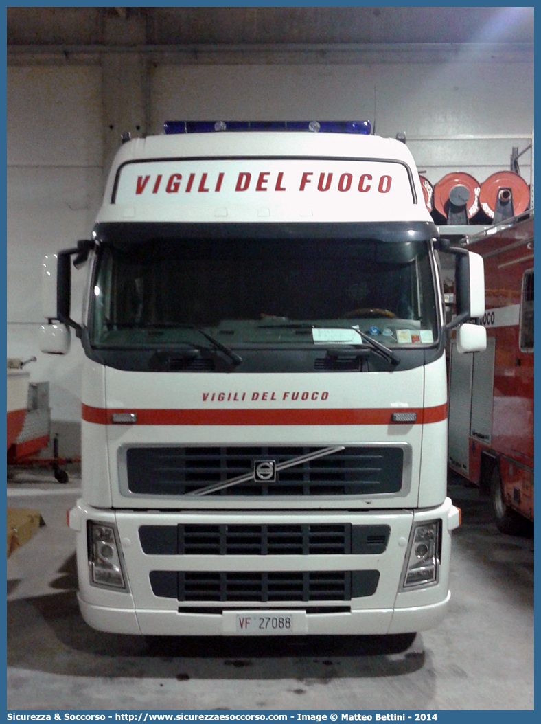 VF 27088
Corpo Nazionale Vigili del Fuoco
Volvo FH12 380
Parole chiave: VF;V.F.;VVF;V.V.F.;Corpo;Nazionale;Vigili del Fuoco;Vigili;Fuoco;Autocarro;Autofurgone;Volvo;FH12;27088