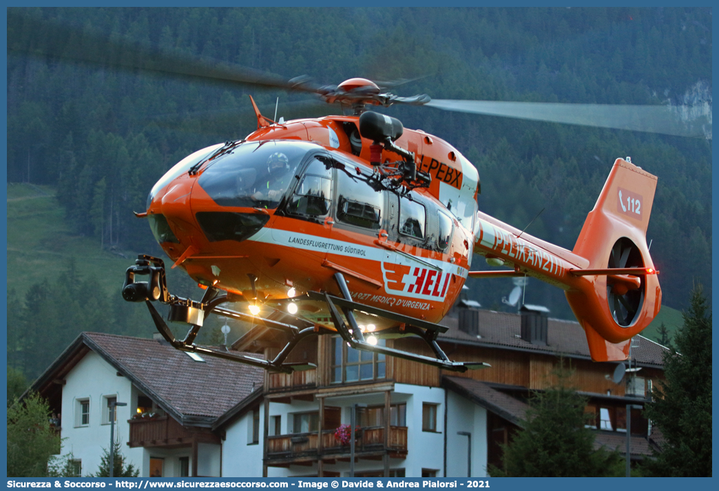 I-PEBX
118 Alto Adige
Airbus Helicopters EC145T2
PELIKAN 2
Base di Bressanone
(Variante)
Parole chiave: 118;Alto Adige;Bolzano;Bressanone;Airbus;Helicopters;EC145;T2;I-PEBX;Pelikan 2;Pelikan2;Elicottero;Elisoccorso