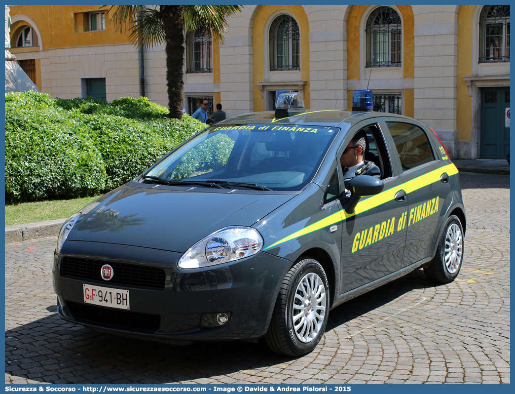 GdiF 941BH
Guardia di Finanza
Fiat Grande Punto
Parole chiave: GdiF;G.D.F.;GDF;Guardia di Finanza;Fiat;Grande Punto