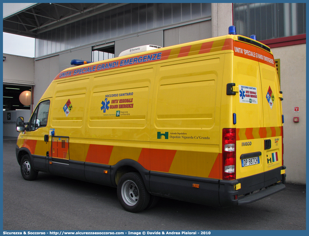 -
118 Milano
Iveco Daily 35C18 IV serie
Parole chiave: 118;AREU;A.R.E.U.;S.S.U.Em.;SSUEm;Lombardia;Milano;Iveco;Daily;USGE;U.S.G.E.;Grandi Emergenze;Maxiemergenza;Maxiemergenze;Maxi Emergenza;Maxi Emergenze;NBCR;N.B.C.R.