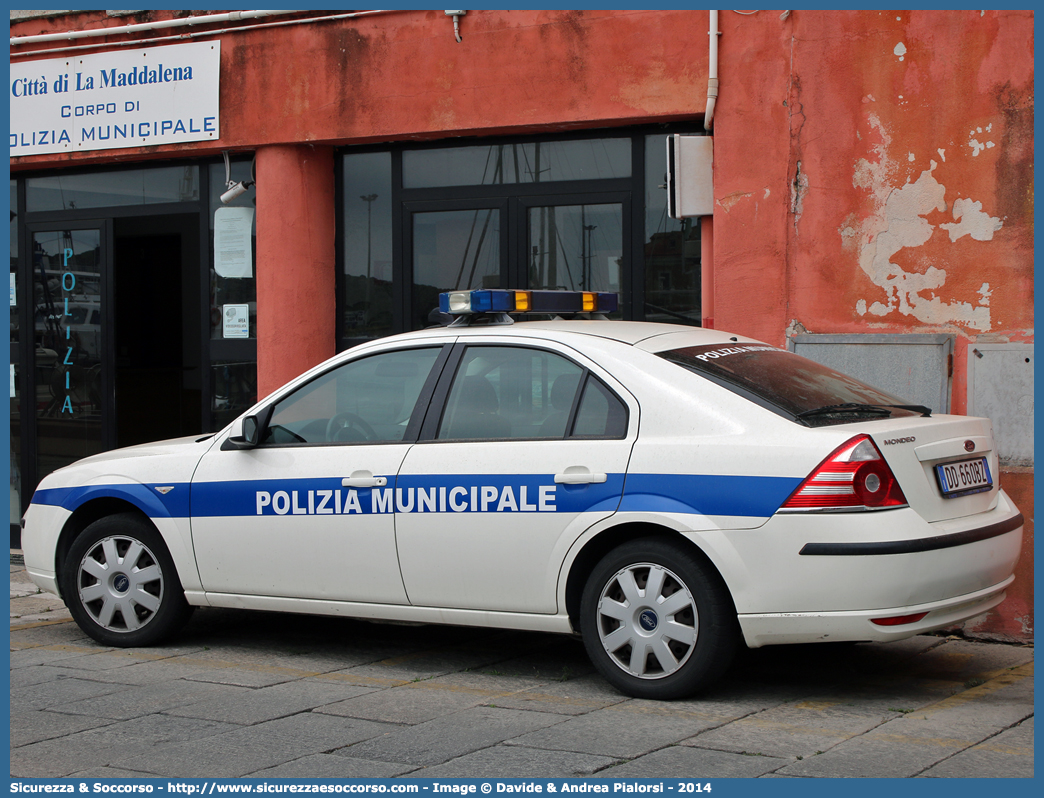 -
Polizia Municipale
Comune di La Maddalena
Ford Mondeo II serie restyling
Parole chiave: PL;P.L.;PM;P.M.;Polizia;Locale;Municipale;La;Maddalena;Ford;Mondeo