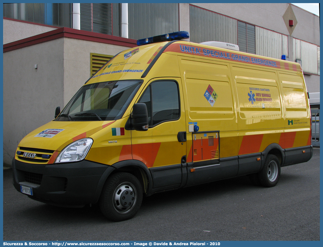 -
118 Milano
Iveco Daily 35C18 IV serie
Parole chiave: 118;AREU;A.R.E.U.;S.S.U.Em.;SSUEm;Lombardia;Milano;Iveco;Daily;USGE;U.S.G.E.;Grandi Emergenze;Maxiemergenza;Maxiemergenze;Maxi Emergenza;Maxi Emergenze;NBCR;N.B.C.R.