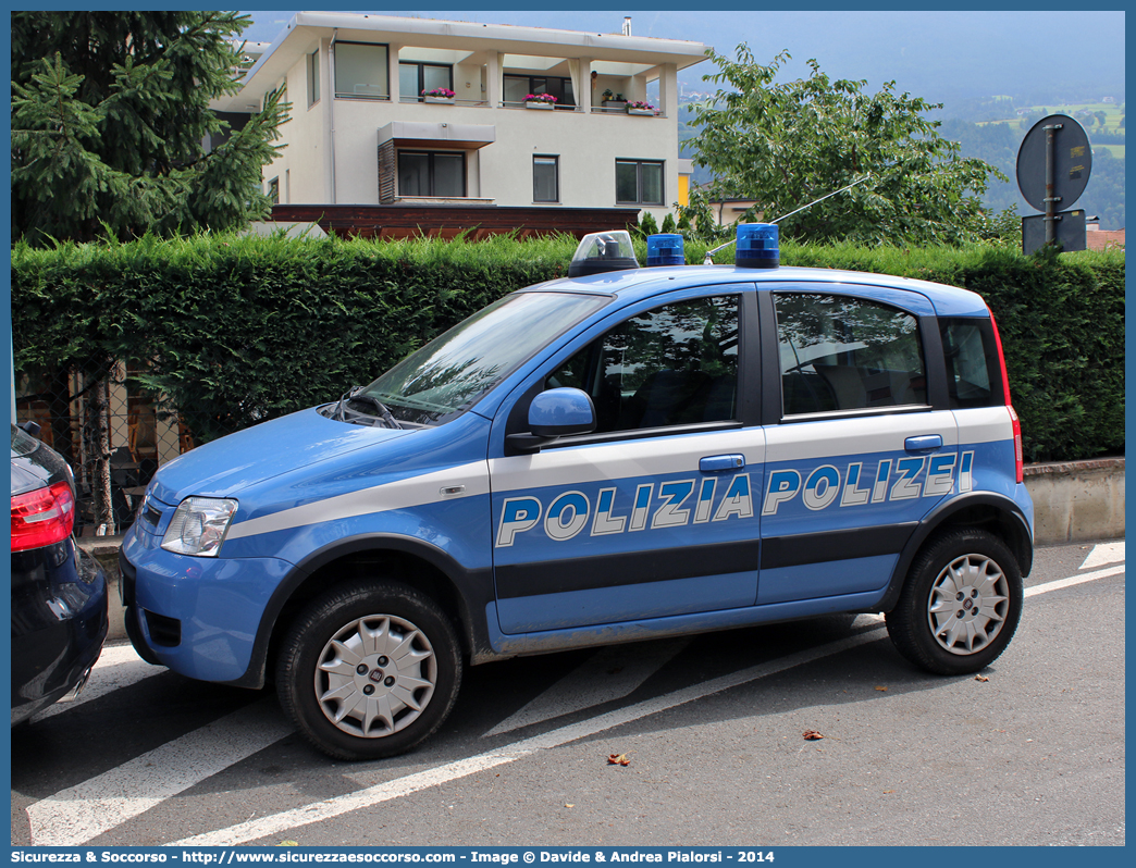 Polizia H5284
Polizia di Stato
Questura di Bolzano
Fiat Nuova Panda 4X4 I serie restyling
Parole chiave: PS;P.S.;Polizia;di;Stato;Polizei;Bolzano;Fiat;Nuova;Panda;4X4