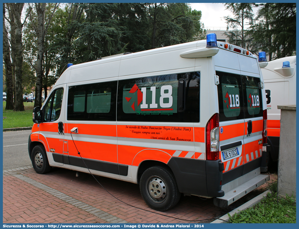 BO 0652
118 Bologna Soccorso
Fiat Ducato III serie
Allestitore Orion S.r.l.
(variante)
Parole chiave: 118;Bologna;Soccorso;Ambulanza;Autoambulanza;Fiat;Ducato;X250;X 250;Orion