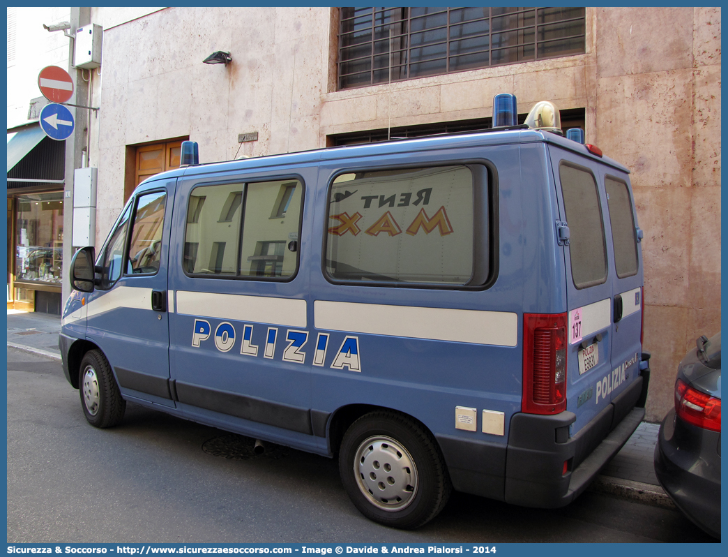 Polizia E9831
Polizia di Stato
Polizia Stradale
Fiat Ducato II serie restyling
Parole chiave: Polizia;Stato;Polizia di Stato;Stradale;Fiat;Ducato;E9831