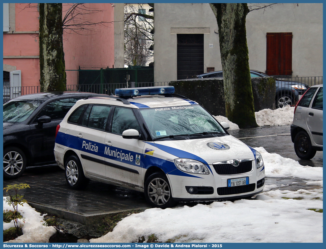 Polizia Locale YA031AB
Polizia Municipale
Comune di Berceto
Skoda Fabia Wagon II serie
Allestitore Bertazzoni S.r.l.
Parole chiave: Polizia;Locale;Municipale;Berceto;Skoda;Fabia;Bertazzoni