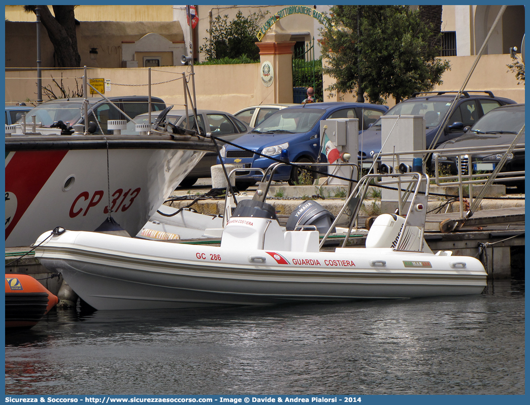 CG 286
Corpo delle Capitanerie di Porto
Guardia Costiera
Battello Pneumatico "Ribmarine"
Parole chiave: Guardia;Costiera;Capitaneria;Capitanerie;Porto;Battello;Battelli;Pneumatico;Pneumatici;Gommone;Gommoni;Ribmarine;CP;C.P.;G.C.;GC