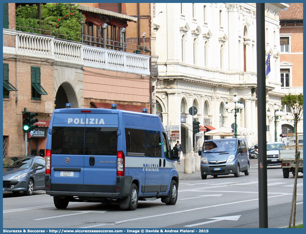 Polizia H3217
Polizia di Stato
Fiat Ducato III serie
Parole chiave: PS;P.S.;Polizia;di;Stato;Pubblica;Sicurezza;Fiat;Ducato;X250