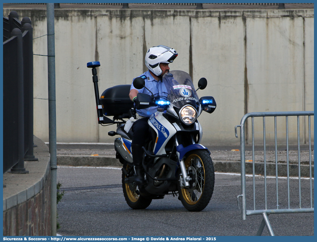 Polizia Locale YA00030
Polizia Municipale
Comune di Forlì
Honda Transalp III serie
Parole chiave: Polizia;Locale;Municipale;Honda;Transalp