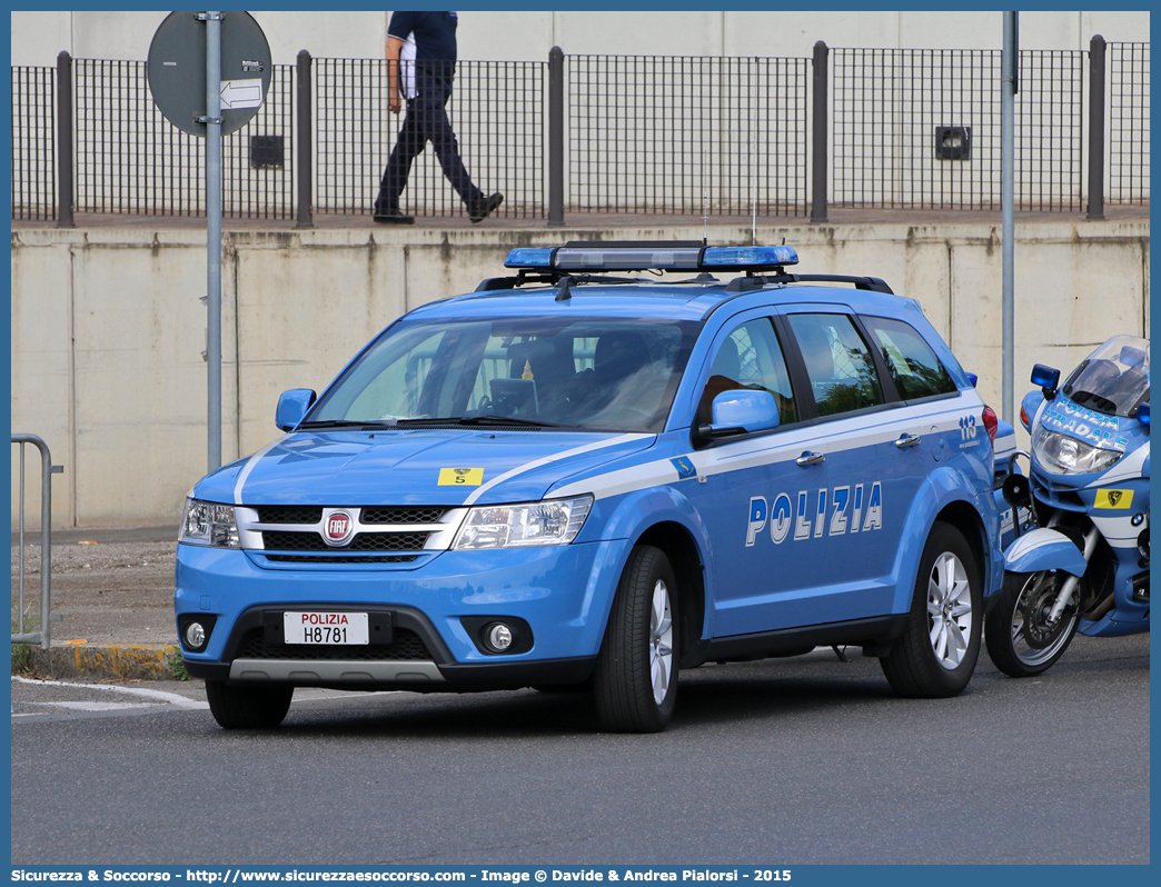 Polizia H8781
Polizia di Stato
Polizia Stradale
Fiat Freemont
Parole chiave: PS;P.S.;Polizia;di;Stato;Pubblica;Sicurezza;Stradale;Fiat;Freemont;H8781