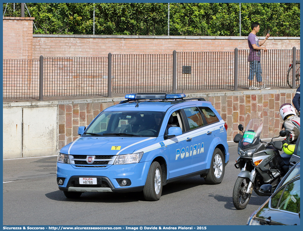 Polizia H8788
Polizia di Stato
Polizia Stradale
Fiat Freemont
Parole chiave: PS;P.S.;Polizia;di;Stato;Pubblica;Sicurezza;Stradale;Fiat;Freemont;H8788