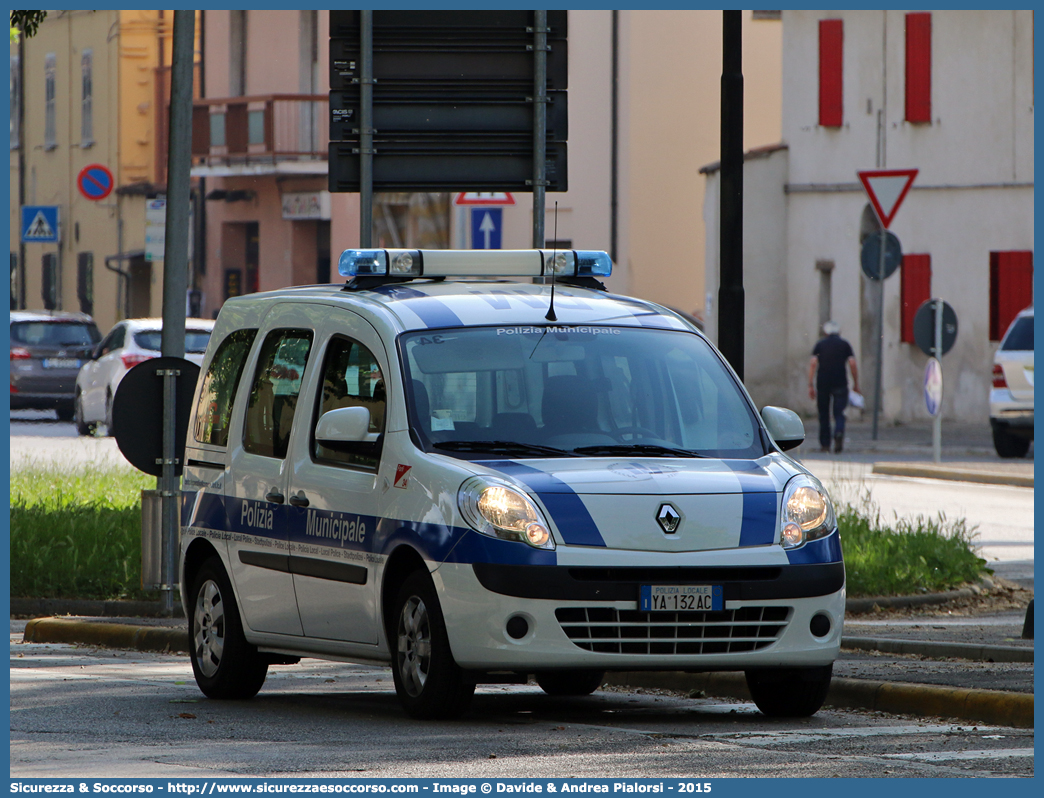 Polizia Locale YA132AC
Polizia Municipale
Comune di Forlì
Renault Kangoo III serie
Allestitore Focaccia Group S.r.l.
Parole chiave: Polizia;Locale;Municipale;Renault;Kangoo;Focaccia