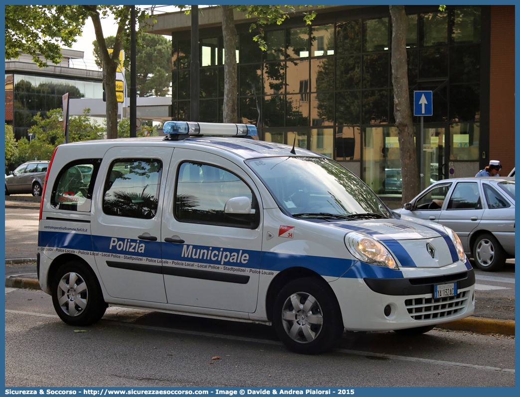 Polizia Locale YA132AC
Polizia Municipale
Comune di Forlì
Renault Kangoo III serie
Allestitore Focaccia Group S.r.l.
Parole chiave: Polizia;Locale;Municipale;Renault;Kangoo;Focaccia