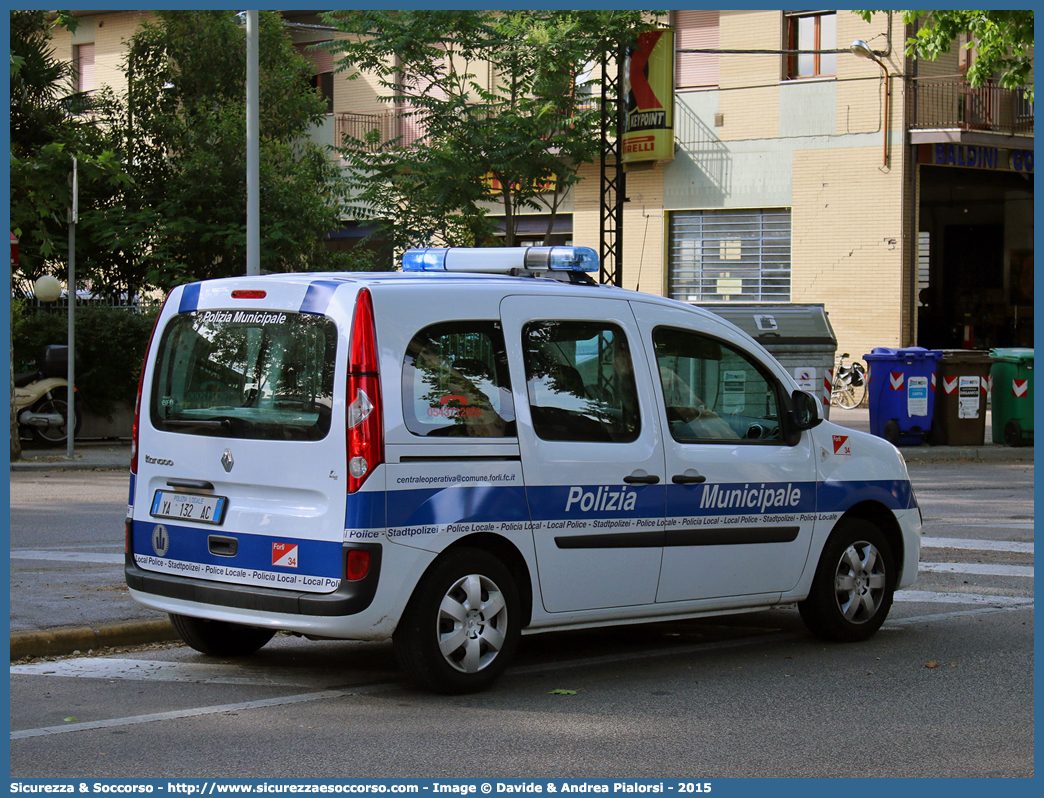 Polizia Locale YA132AC
Polizia Municipale
Comune di Forlì
Renault Kangoo III serie
Allestitore Focaccia Group S.r.l.
Parole chiave: Polizia;Locale;Municipale;Renault;Kangoo;Focaccia