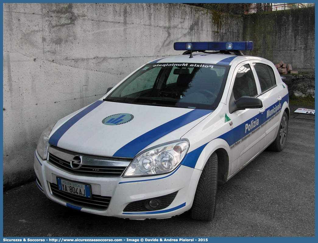 Polizia Locale YA804AJ
Polizia Municipale
Unione Montana Appennino Parma Est
Opel Astra III serie
Allestitore Cormar S.a.s.
Parole chiave: Polizia;Locale;Municipale;Parma Est;Langhirano;Lesignano de Bagni;Monchio delle Corti;Neviano degli Arduini;Palanzano;Tizzano Val Parma;Opel;Astra;Cormar;YA804AJ;YA 804 AJ