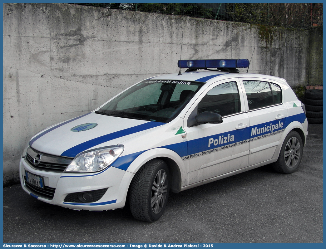 Polizia Locale YA804AJ
Polizia Municipale
Unione Montana Appennino Parma Est
Opel Astra III serie
Allestitore Cormar S.a.s.
Parole chiave: Polizia;Locale;Municipale;Parma Est;Langhirano;Lesignano de Bagni;Monchio delle Corti;Neviano degli Arduini;Palanzano;Tizzano Val Parma;Opel;Astra;Cormar;YA804AJ;YA 804 AJ