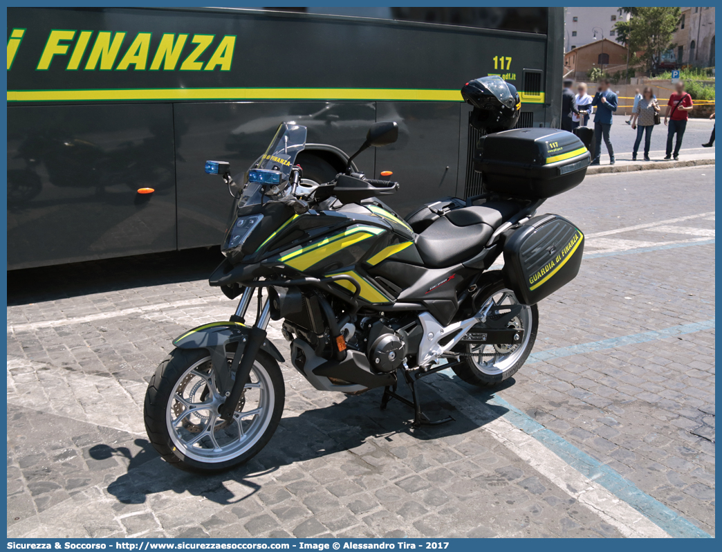 -
Guardia di Finanza
Honda NC750X
Parole chiave: GdiF;G.D.F.;GDF;Guardia;di;Finanza;Honda;NC750X