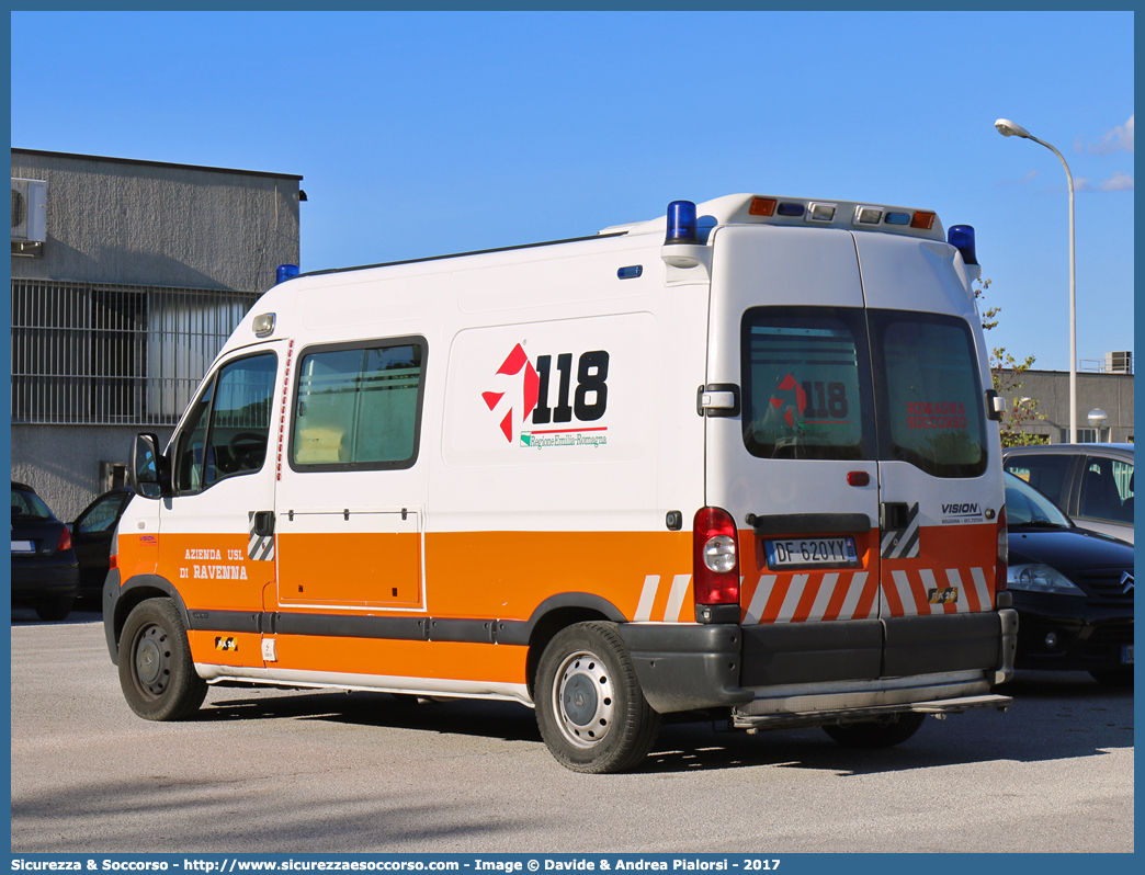 RA 26
118 Romagna Soccorso
Ambito Territoriale di Ravenna
Renault Master III serie
Allestitore Vision S.r.l.
Parole chiave: Renault;Master;118;Romagna;Ravenna;Soccorso;Ambulanza;Autoambulanza;Vision