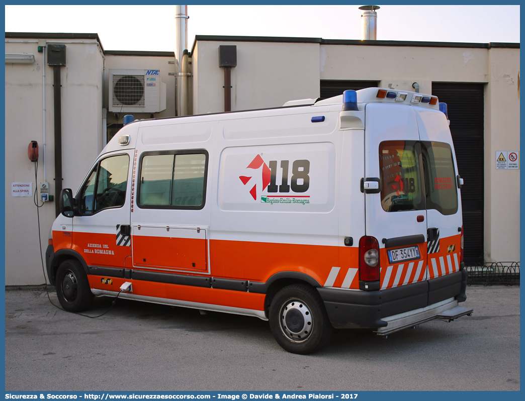 RA 37
118 Romagna Soccorso
Ambito Territoriale di Ravenna
Renault Master III serie
Allestitore Vision S.r.l.
Parole chiave: Renault;Master;118;Romagna;Ravenna;Soccorso;Ambulanza;Autoambulanza;Vision