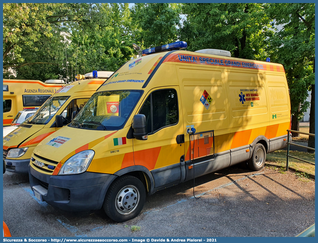 -
118 Agenzia Regionale Emergenza Urgenza
Regione Lombardia
Iveco Daily 35C18 IV serie
Parole chiave: 118;AREU;A.R.E.U.;S.S.U.Em.;SSUEm;Lombardia;Iveco;Daily;USGE;U.S.G.E.;Grandi Emergenze;Maxiemergenza;Maxiemergenze;Maxi Emergenza;Maxi Emergenze;NBCR;N.B.C.R.