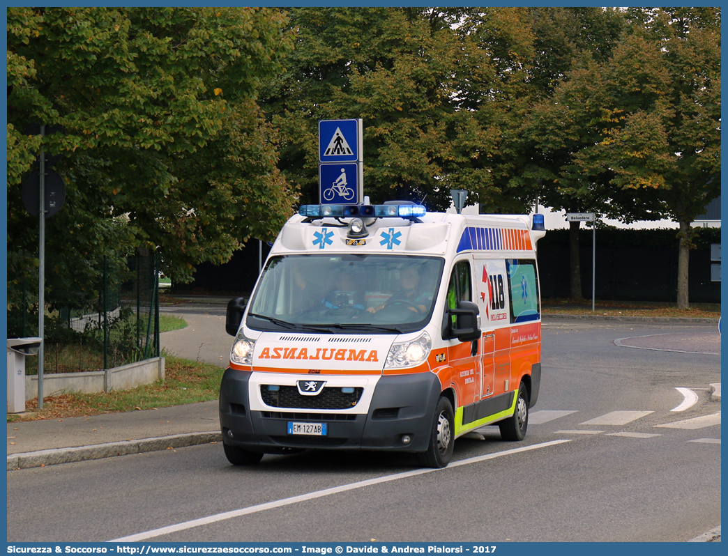 BO 2306
118 Imola Soccorso
Peugeot Boxer III serie
Allestitore EDM S.r.l.
(variante)
Parole chiave: 118;Imola;Soccorso;Ambulanza;Autoambulanza;Peugeot;Boxer;EDM;E.D.M.