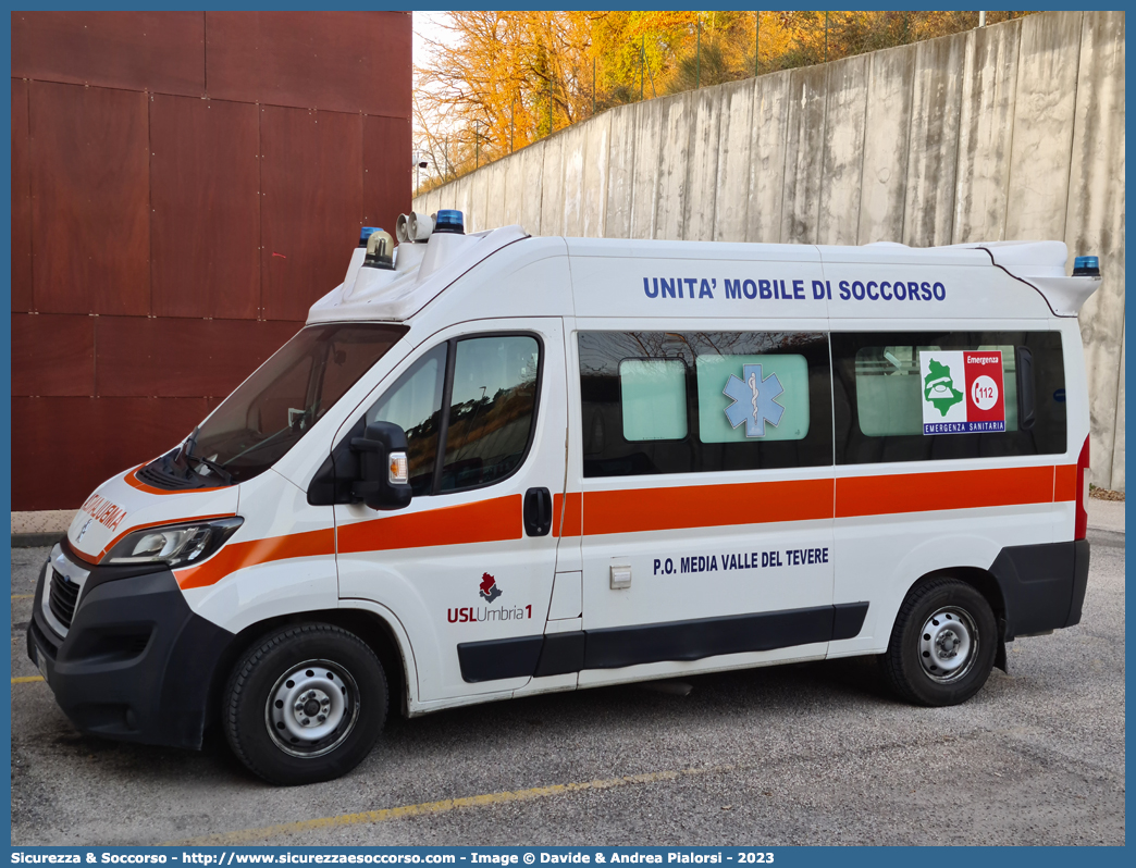 608
118 Umbria Soccorso
Azienda USL Umbria 1
Peugeot Boxer III serie restyling
Allestitore GGG Elettromeccanica S.r.l.
(variante)
Parole chiave: 118;Umbria;Soccorso;USL;1;Ambulanza;Autoambulanza;Peugeot;Boxer;GGG;Elettromeccanica