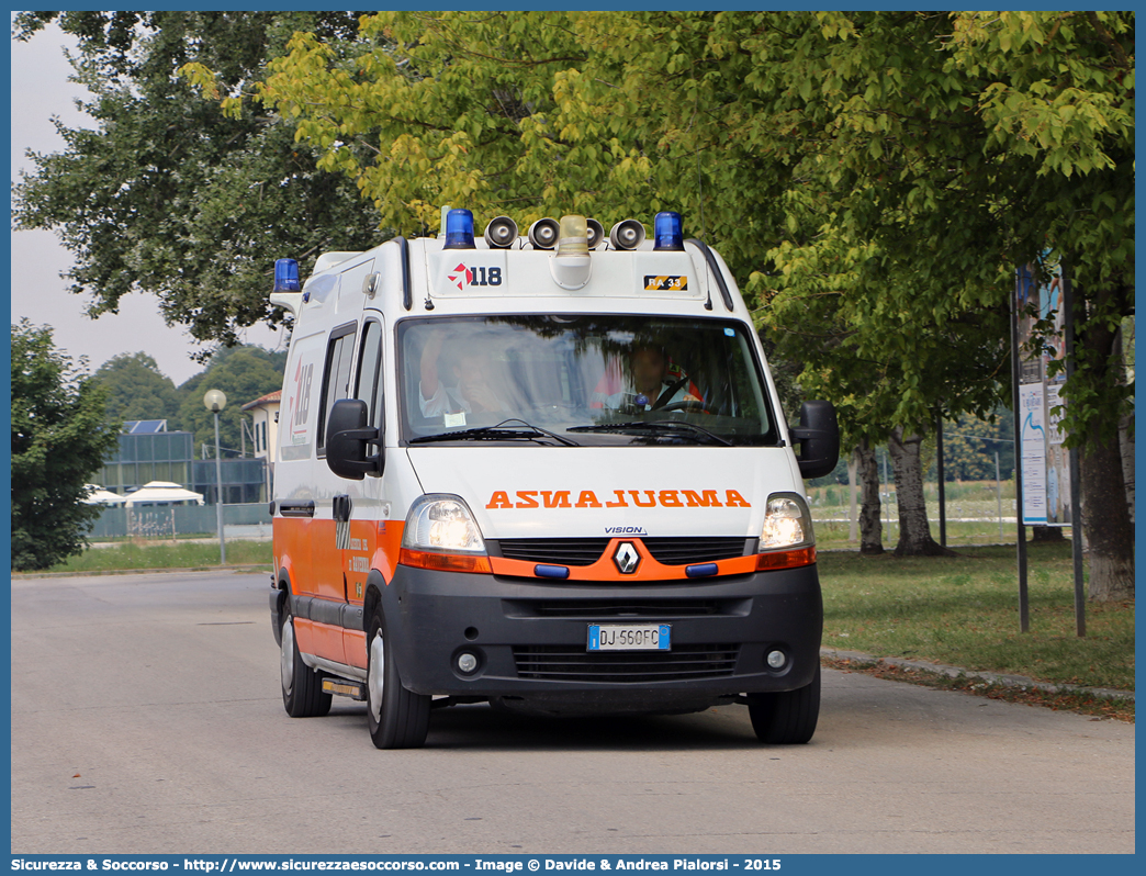 RA 33
118 Romagna Soccorso
Ambito Territoriale di Ravenna
Renault Master III serie
Allestitore Vision S.r.l.
Parole chiave: Renault;Master;118;Romagna;Ravenna;Soccorso;Ambulanza;Autoambulanza;Vision