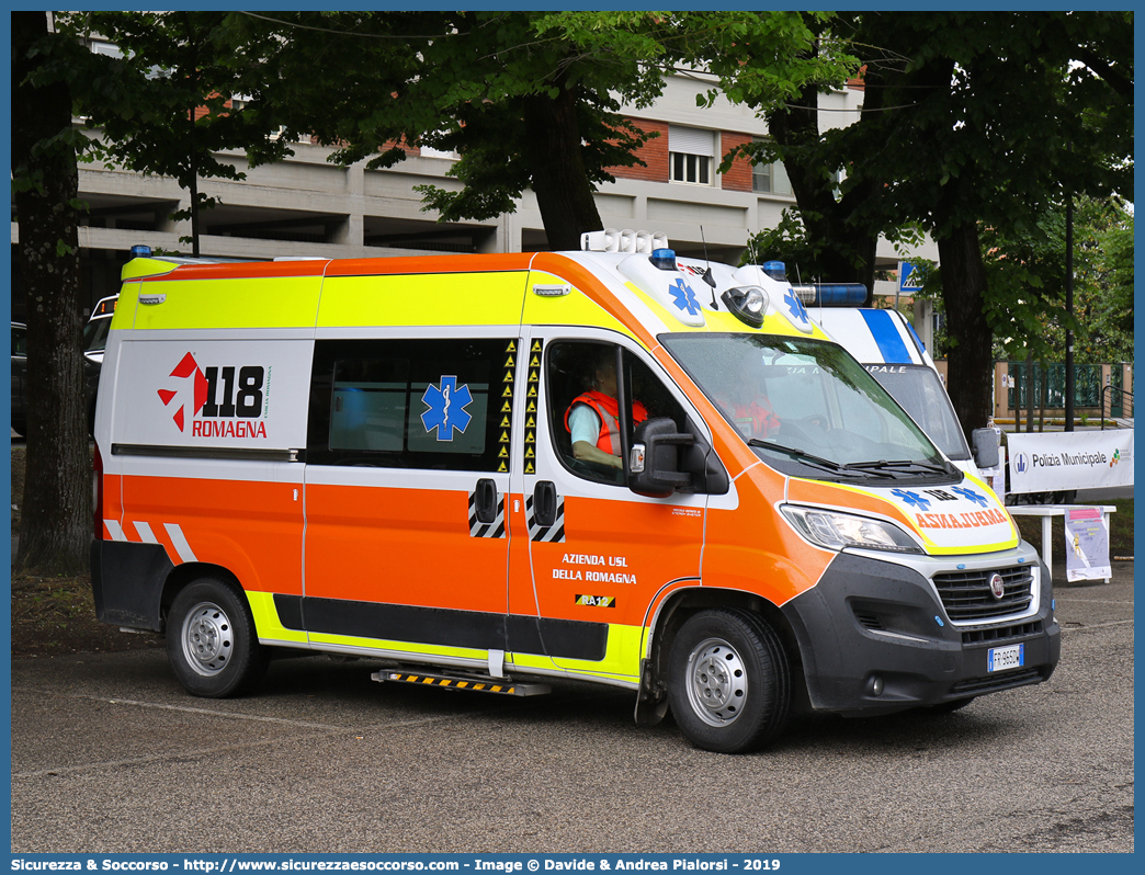 RA 12
118 Romagna Soccorso
Ambito Territoriale di Ravenna
Fiat Ducato III serie restyling
Allestitore Safety Car S.r.l.
Parole chiave: 118;Romagna;Ravenna;Soccorso;Ambulanza;Autoambulanza;Fiat;Ducato;X290;X 290;Orion;Safety Car