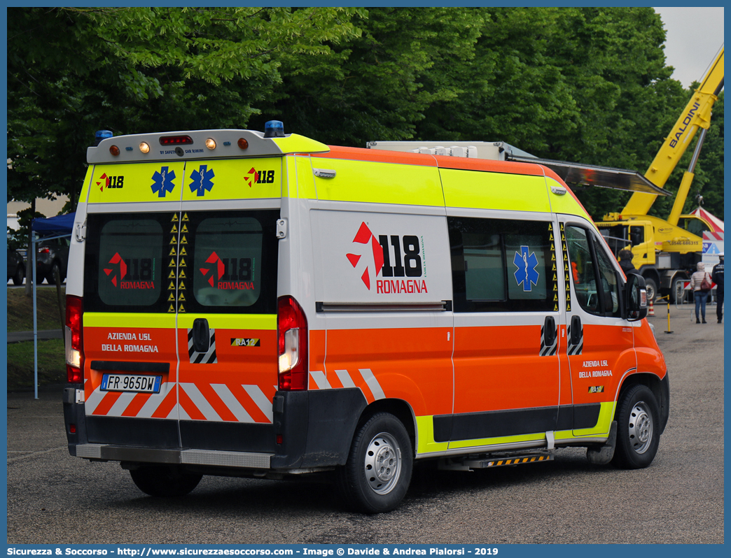 RA 12
118 Romagna Soccorso
Ambito Territoriale di Ravenna
Fiat Ducato III serie restyling
Allestitore Safety Car S.r.l.
Parole chiave: 118;Romagna;Ravenna;Soccorso;Ambulanza;Autoambulanza;Fiat;Ducato;X290;X 290;Orion;Safety Car