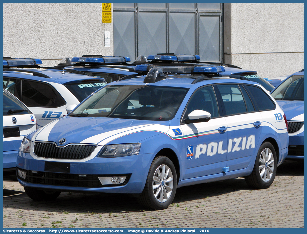 -
Polizia di Stato
Polizia Stradale
Autostrade per l'Italia S.p.A.
Skoda Octavia Wagon IV serie
Allestitore Focaccia Group S.r.l.
(III fornitura)
Parole chiave: Polizia di Stato;Polizia Stradale;Autostrade per Italia S.p.A.;Autostrade S.p.A.;Autostrade;Italia;Skoda;Octavia;Wagon;Station;SW;S.W.;Focaccia