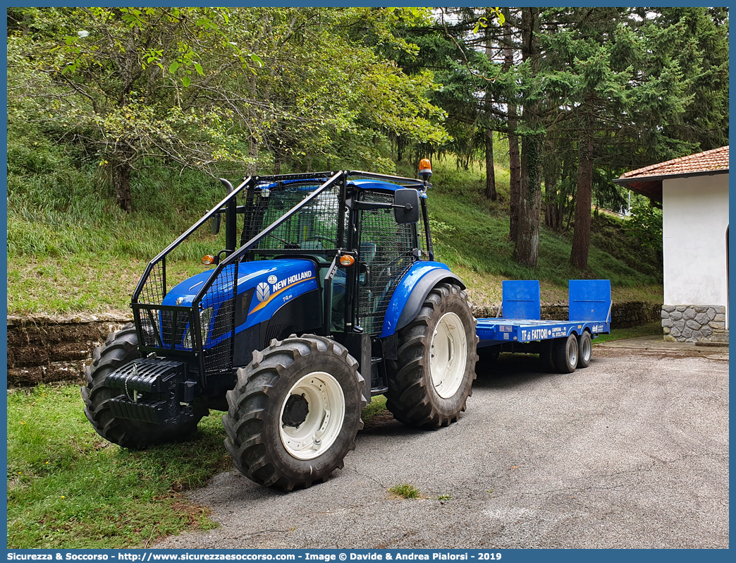 -
Arma dei Carabinieri
Comando Unità per la Tutela Forestale, 
Ambientale e Agroalimentare
New Holland T4.95
Parole chiave: CC;C.C.;Arma;dei;Carabinieri;Comando;Unità;per;la;Tutela;Forestale;Ambientale;Agroalimentare;New;Holland;T4.95