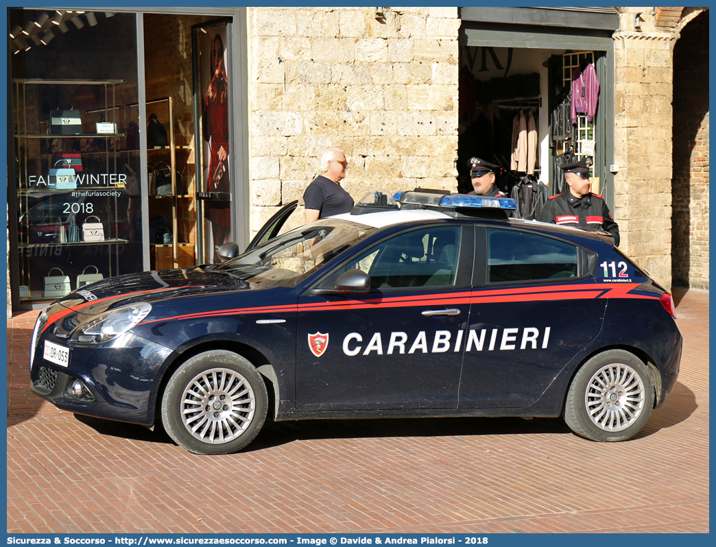 CC DR053
Arma dei Carabinieri
Alfa Romeo Nuova Giulietta
I serie II restyling
Allestitore Nuova Carrozzeria Torinese S.r.l.
(I fornitura)
Parole chiave: CC;C.C.;Arma;dei;Carabinieri;Alfa;Romeo;Nuova;Giulietta;Nuova;Carrozzeria;Torinese;NCT;N.C.T.