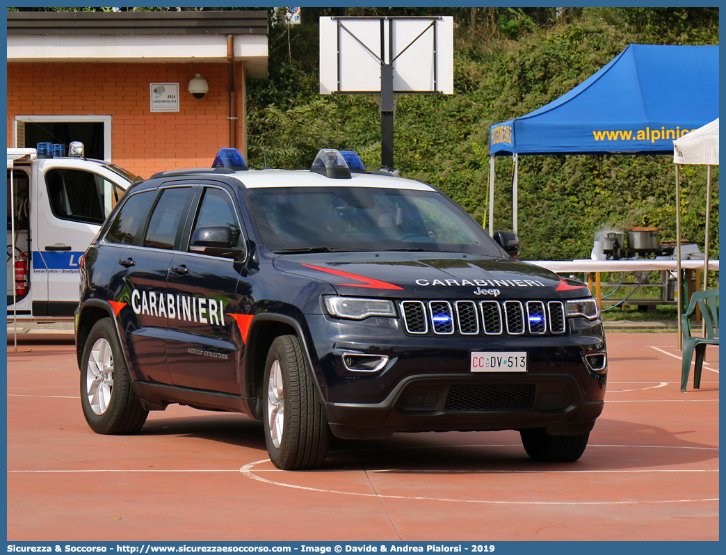 CC DV513
Arma dei Carabinieri
Aliquota di Primo Intervento
Jeep Grand Cherokee V serie
Allestitore Repetti S.r.l.
Parole chiave: CC;C.C.;Arma;dei;Carabinieri;Nucleo;Radiomobile;Jeep;Grand;Cherokee;API;A.P.I.;Aliquota;Primo;Intervento;Repetti