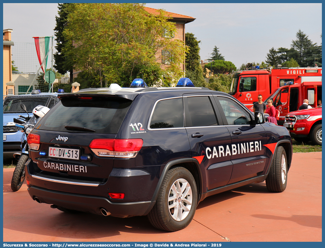 CC DV513
Arma dei Carabinieri
Aliquota di Primo Intervento
Jeep Grand Cherokee V serie
Allestitore Repetti S.r.l.
Parole chiave: CC;C.C.;Arma;dei;Carabinieri;Nucleo;Radiomobile;Jeep;Grand;Cherokee;API;A.P.I.;Aliquota;Primo;Intervento;Repetti