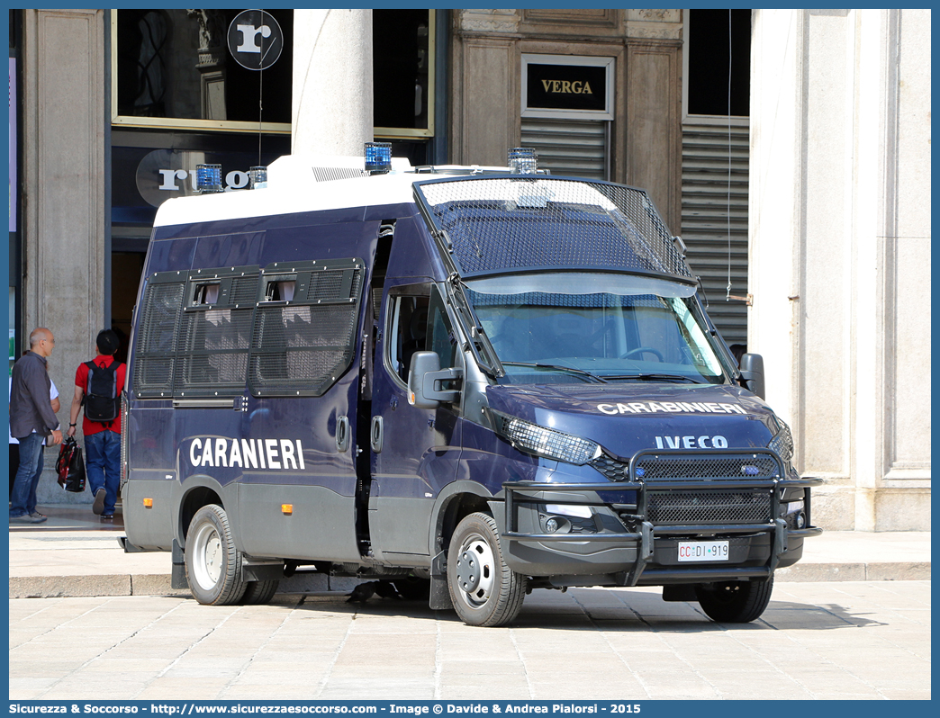 CC DI919
Arma dei Carabinieri
Battaglioni Mobili
Iveco Daily 50C17 VI serie
Allestitore Sperotto S.p.A.
(I fornitura)
Parole chiave: CC;C.C.;Arma;Carabinieri;Battaglioni Mobili;Battaglione Mobile;Iveco;Daily;50C17;Blindato;Ordine Pubblico;Sperotto