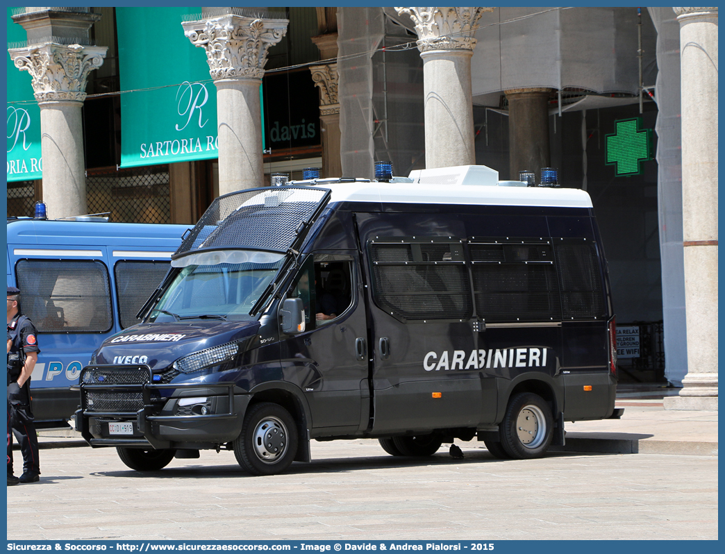 CC DI919
Arma dei Carabinieri
Battaglioni Mobili
Iveco Daily 50C17 VI serie
Allestitore Sperotto S.p.A.
(I fornitura)
Parole chiave: CC;C.C.;Arma;Carabinieri;Battaglioni Mobili;Battaglione Mobile;Iveco;Daily;50C17;Blindato;Ordine Pubblico;Sperotto