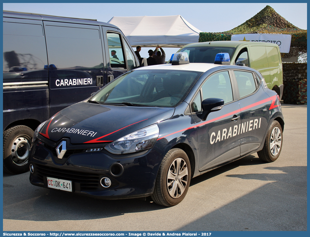 CC DK641
Arma dei Carabinieri
Renault Clio VI serie
Allestitore Focaccia Group S.r.l.
Parole chiave: CC;C.C.;Arma;dei;Carabinieri;Nucleo;Radiomobile;Radio;Mobile;Pattuglia;Pattuglie;Mobile;Mobili;di;Zona;Focaccia;Renault;Clio