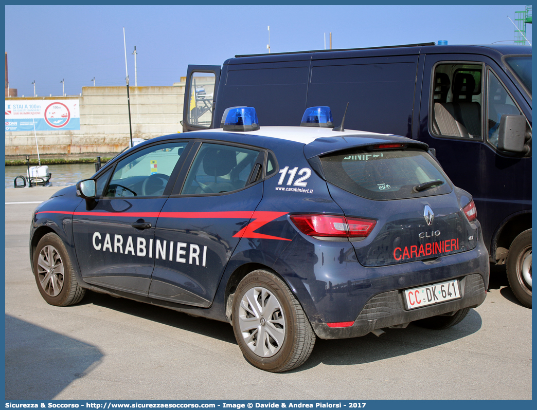 CC DK641
Arma dei Carabinieri
Renault Clio VI serie
Allestitore Focaccia Group S.r.l.
Parole chiave: CC;C.C.;Arma;dei;Carabinieri;Nucleo;Radiomobile;Radio;Mobile;Pattuglia;Pattuglie;Mobile;Mobili;di;Zona;Focaccia;Renault;Clio