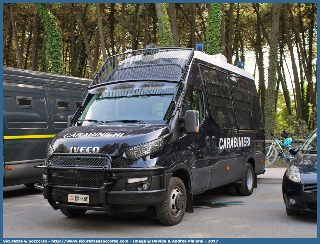 CC DK880
Arma dei Carabinieri
Battaglioni Mobili
Iveco Daily 50C17 VI serie
Allestitore Sperotto S.p.A.
(II fornitura)
Parole chiave: CC;C.C.;Arma;Carabinieri;Battaglioni Mobili;Battaglione Mobile;Iveco;Daily;50C17;Blindato;Ordine Pubblico;Sperotto