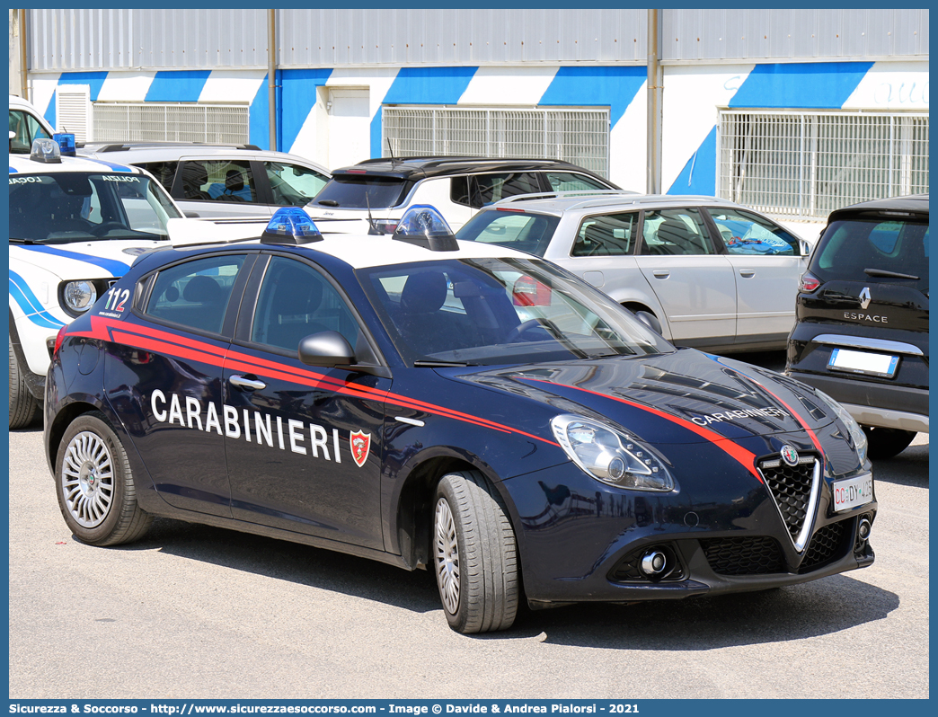 CC DY425
Arma dei Carabinieri
Alfa Romeo Nuova Giulietta
I serie II restyling
Allestitore Nuova Carrozzeria Torinese S.r.l.
(II fornitura)
Parole chiave: CC;C.C.;Arma;dei;Carabinieri;Alfa;Romeo;Nuova;Giulietta;Nuova;Carrozzeria;Torinese;NCT;N.C.T.