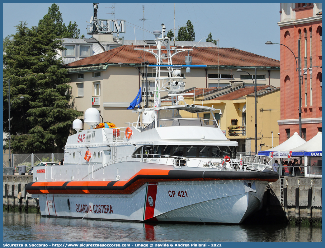 CP 421 "Roberto Aringhieri"
Corpo delle Capitanerie di Porto
Guardia Costiera
Vedette Veloci Classe 420
Cantiere Navale Intermarine S.p.A.
Parole chiave: Guardia;Costiera;Capitaneria;Capitanerie;Porto;Vedetta;Vedette;Veloce;Veloci;Classe;420;CP;C.P.;G.C.;GC;Intermarine;Roberto;Aringhieri