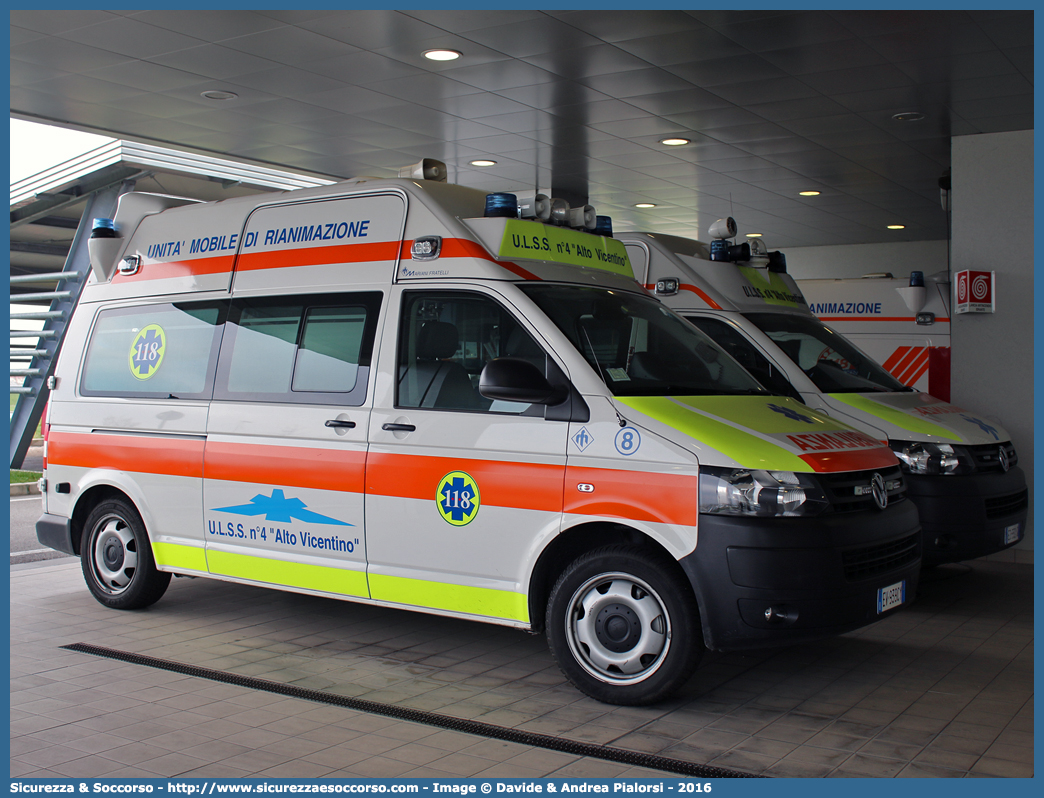 8
SUEM 118 Alto Vicentino
Azienda ULSS 7 - Pedemontana
Santorso
Volkswagen Transporter T5 restyling
Allestitore Mariani Fratelli S.r.l.
Parole chiave: 118;SUEM;S.U.E.M.;Alto;Vicentino;Vicenza;Ambulanza;Autoambulanza;Volkswagen;Transporter;T5;Mariani Fratelli