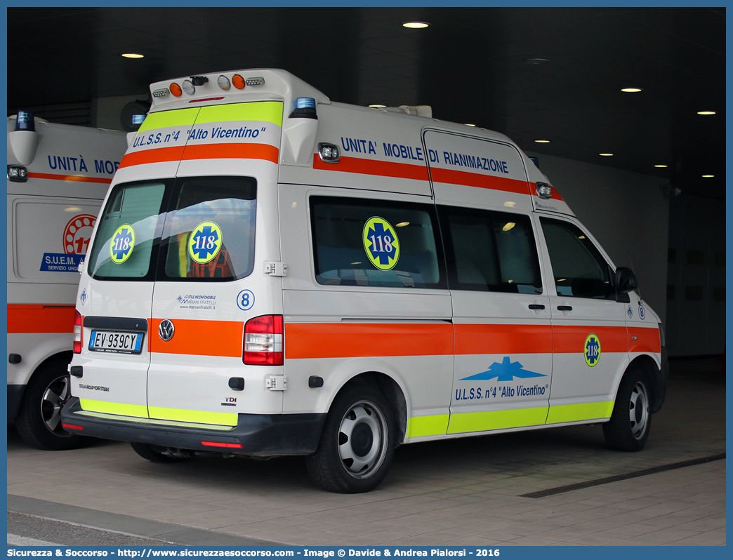 8
SUEM 118 Alto Vicentino
Azienda ULSS 7 - Pedemontana
Santorso
Volkswagen Transporter T5 restyling
Allestitore Mariani Fratelli S.r.l.
Parole chiave: 118;SUEM;S.U.E.M.;Alto;Vicentino;Vicenza;Ambulanza;Autoambulanza;Volkswagen;Transporter;T5;Mariani Fratelli