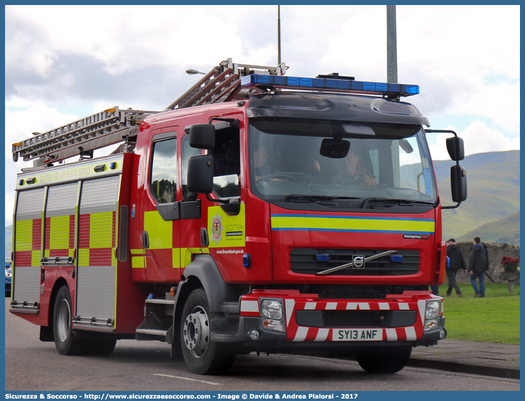 -
United Kingdom of Great Britain and Northern Ireland
Scottish Fire and Rescue Service
Volvo FL 290 II generation
Conversion by Emergency One (UK) Limited
Parole chiave: United;Kingdom;Great;Britain;Northern;Ireland;Scottish;Fire;Rescue;Volvo;FL;290;Emergency;One